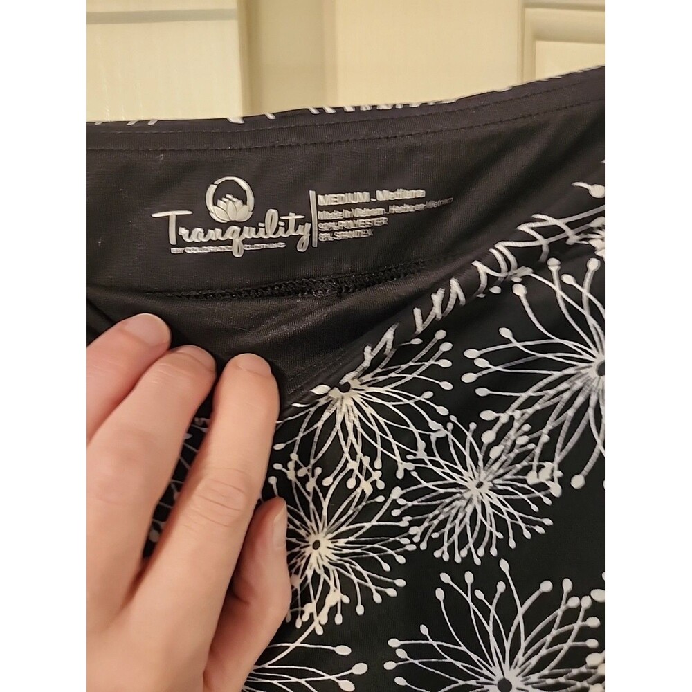 Tranquility Black Floral Skort Size M White Flower Print Active Casual Golf - Picture 4 of 6
